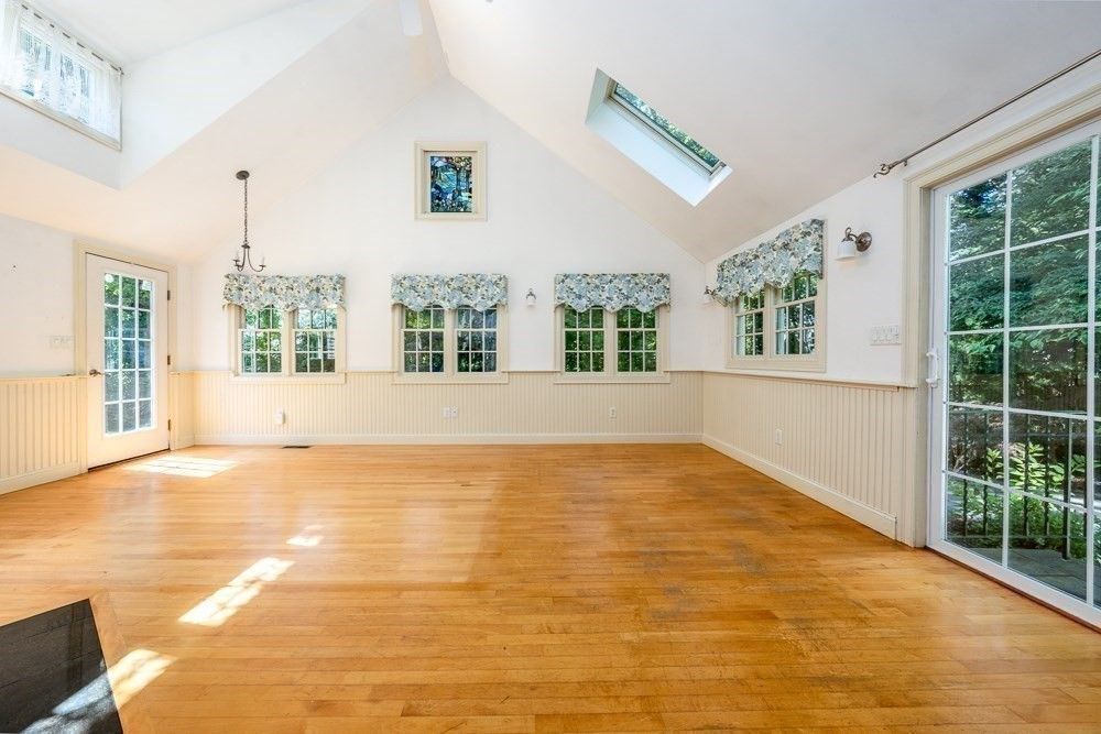 Chandelier, Empty room, Interior, Wood Texture Flooring