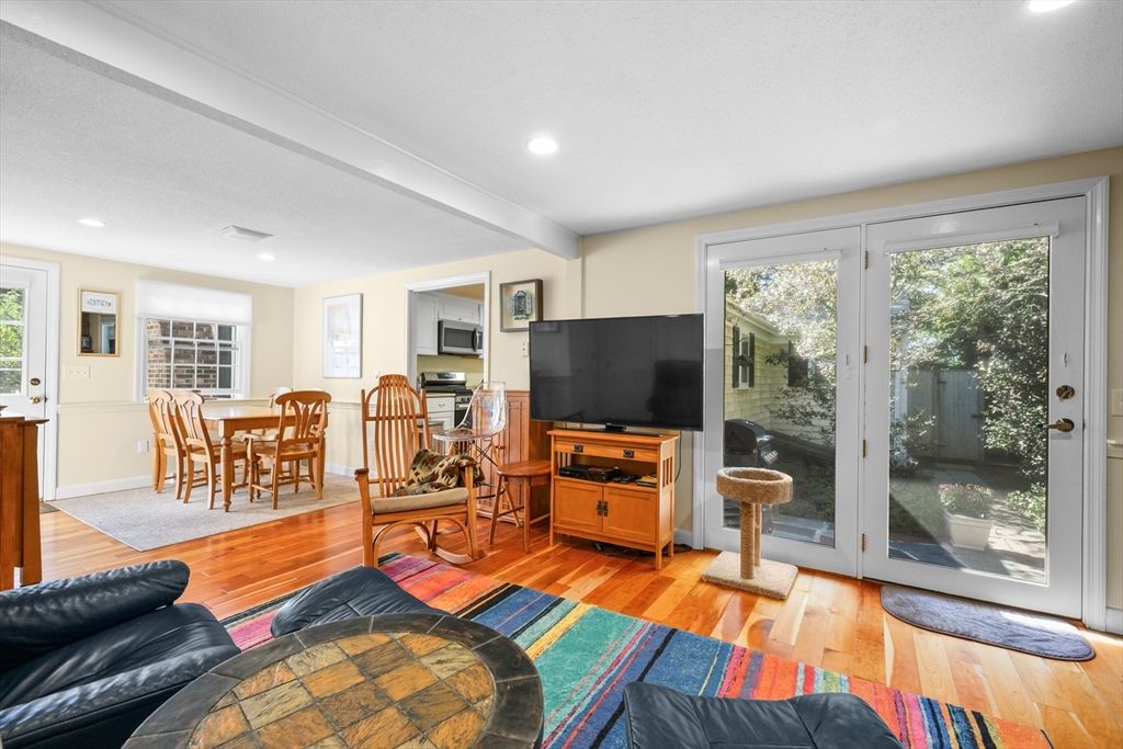 Dining room, Interior, Living room, Recessed Lighting, Wood Texture Flooring