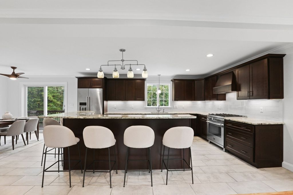 Dining room, Interior, Kitchen, Recessed Lighting, Stainless Steel Appliances
