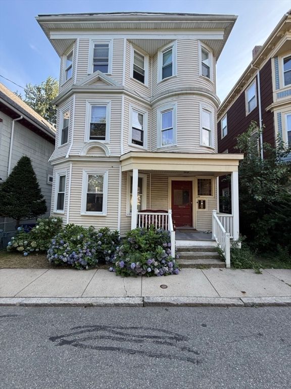 Exterior, Facade, Queen Anne Victorian