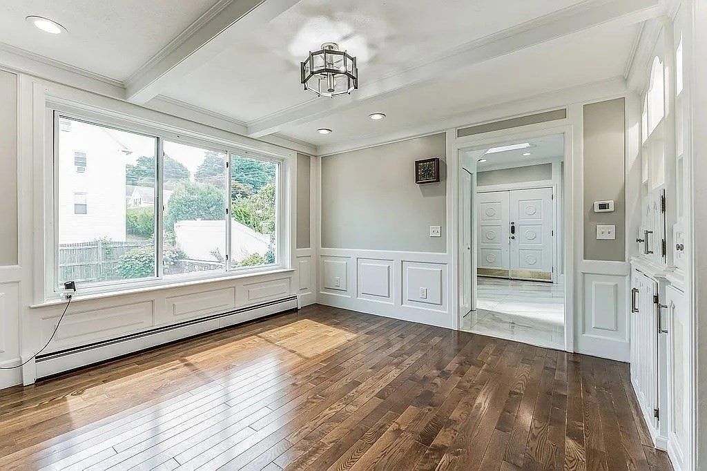 Empty room, Interior, Recessed Lighting, Wood Texture Flooring