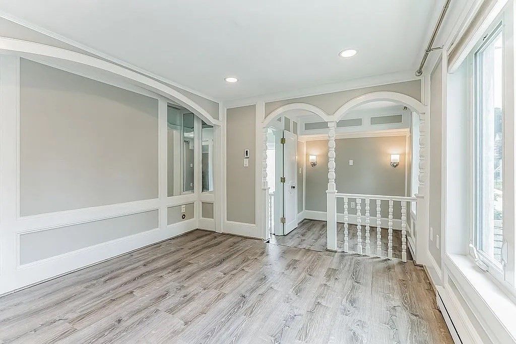 Empty room, Interior, Recessed Lighting, Wood Texture Flooring