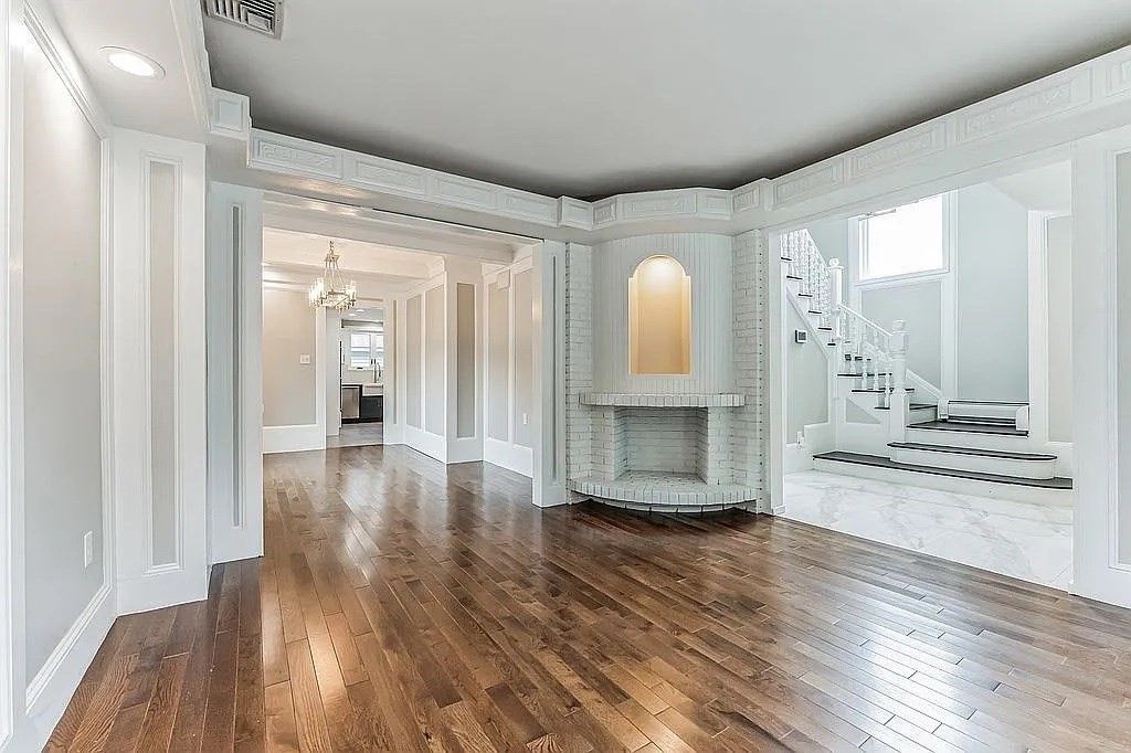 Chandelier, Interior, Marble, Recessed Lighting, Wood Texture Flooring