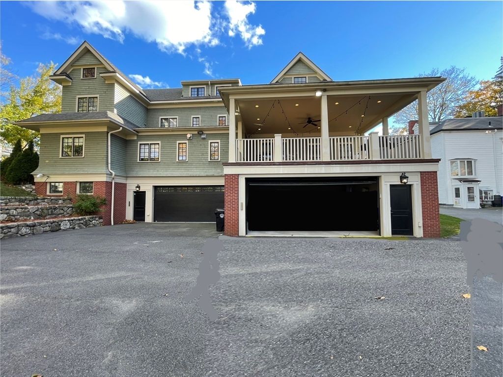 Attached, Exterior, Facade, Queen Anne Victorian