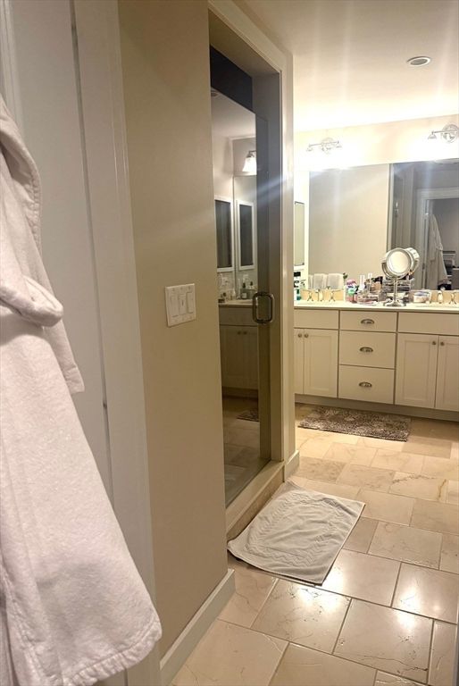 Bathroom, Dual Sink Vanities, Interior, Recessed Lighting