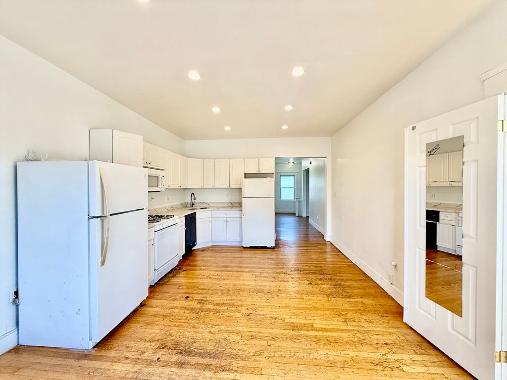 Interior, Kitchen, Recessed Lighting, Wood Texture Flooring
