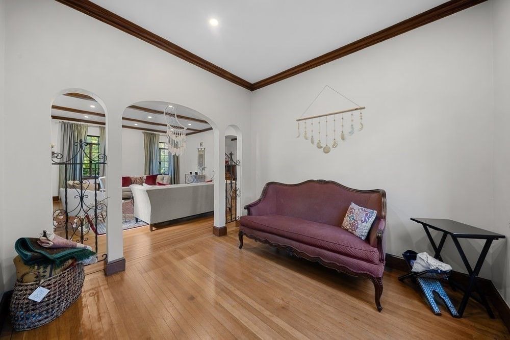 Interior, Living room, Pendant Lights, Recessed Lighting, Wood Texture Flooring