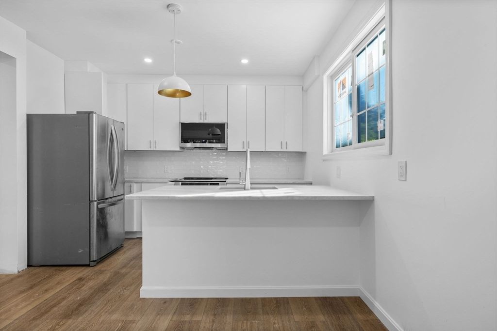 Interior, Kitchen, Pendant Lights, Recessed Lighting, Wood Texture Flooring