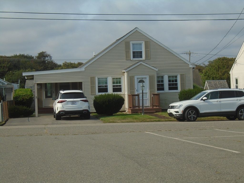 Attached, Exterior, Facade, Cape Cod