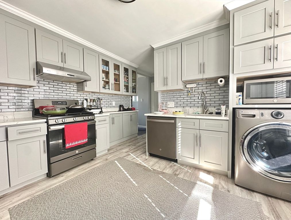 Interior, Kitchen, Washer, Wood Texture Flooring