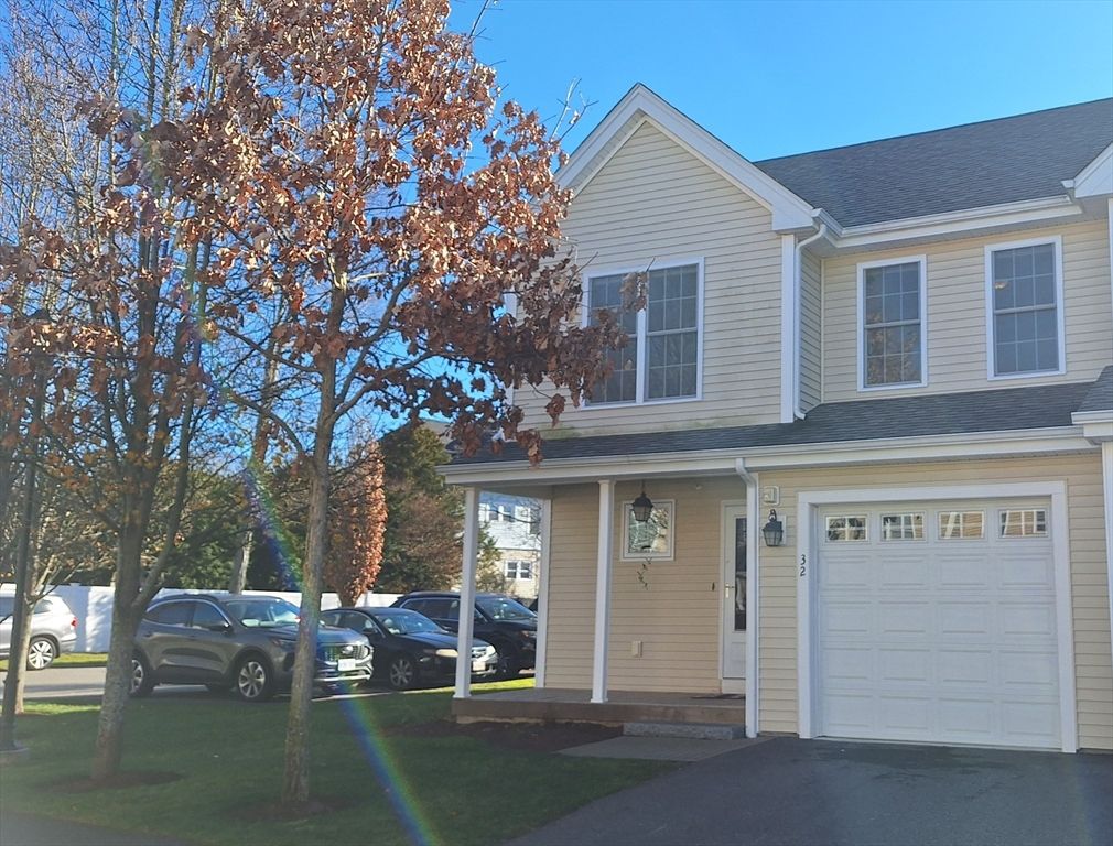 Attached, Exterior, Facade, Farmhouse
