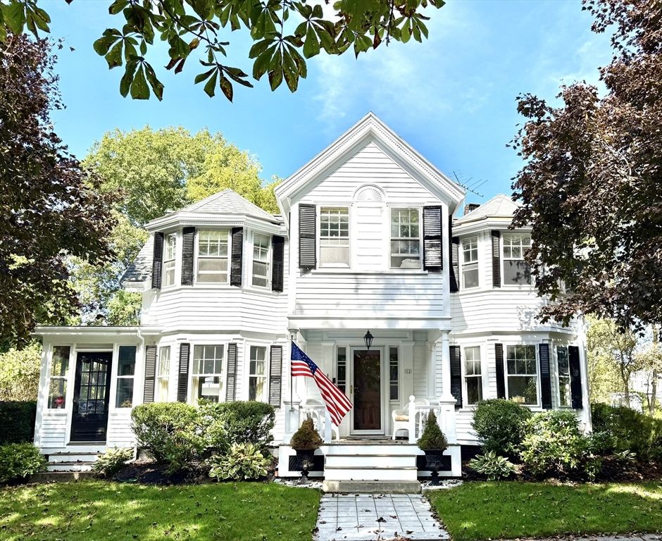 Exterior, Facade, Queen Anne Victorian