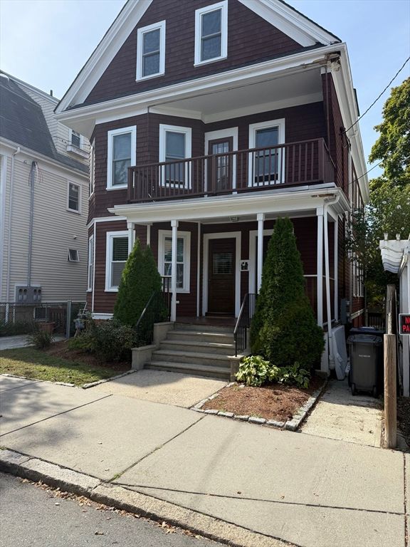 Exterior, Facade, Queen Anne Victorian