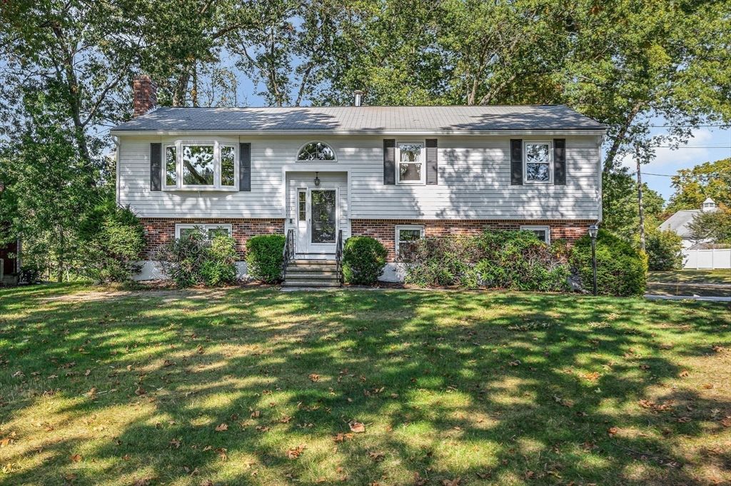 Exterior, Facade, Brick Facade, Raised Ranch