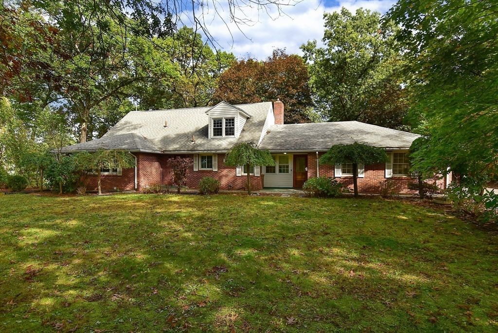 Attached, Backyard, Exterior, Facade, Brick Facade, Cape Cod