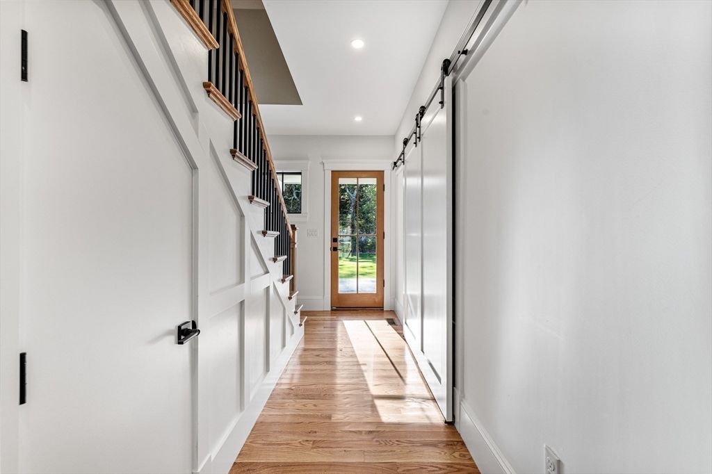 Interior, Recessed Lighting, Wood Texture Flooring
