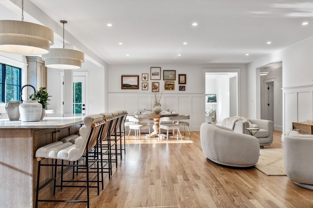 Dining room, Interior, Living room, Pendant Lights, Recessed Lighting, Wood Texture Flooring