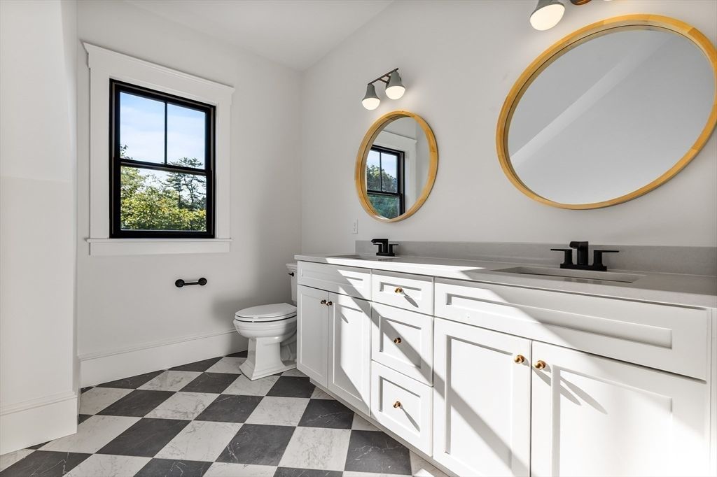 Bathroom, Dual Sink Vanities, Interior