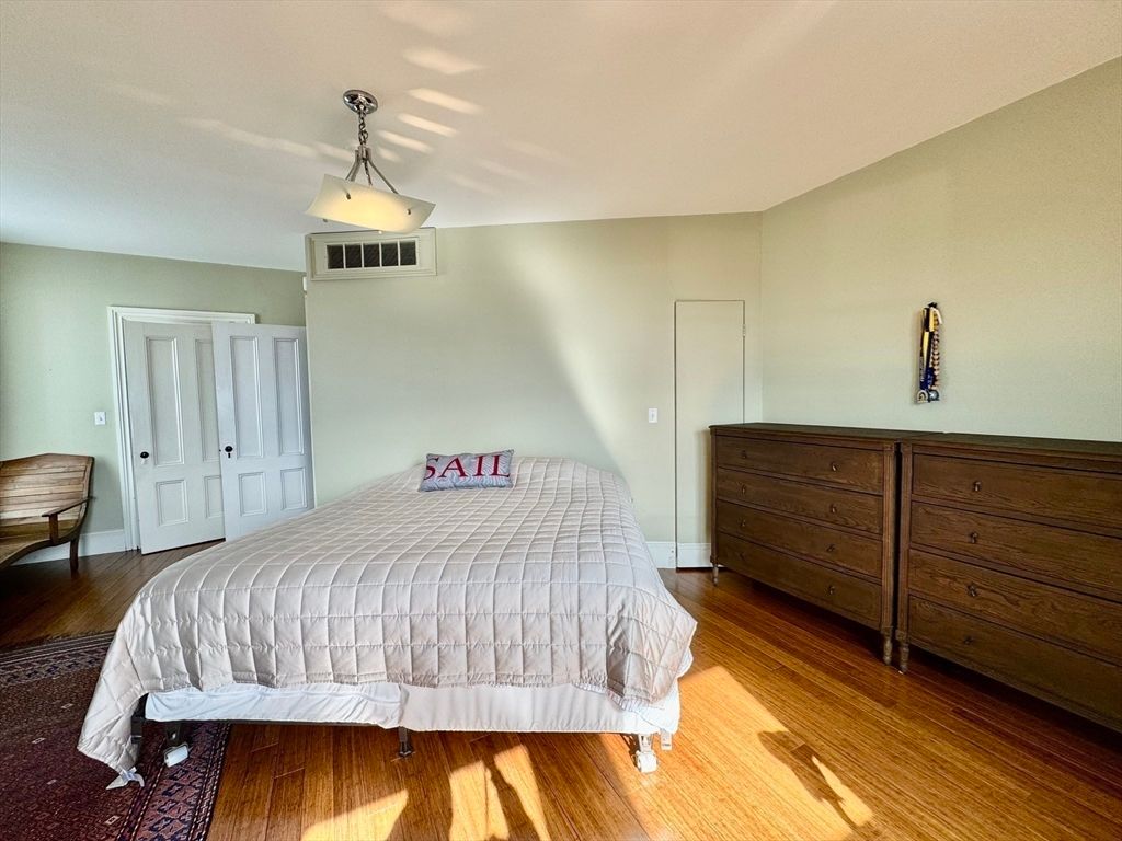 Bedroom, Interior, Pendant Lights, Wood Texture Flooring