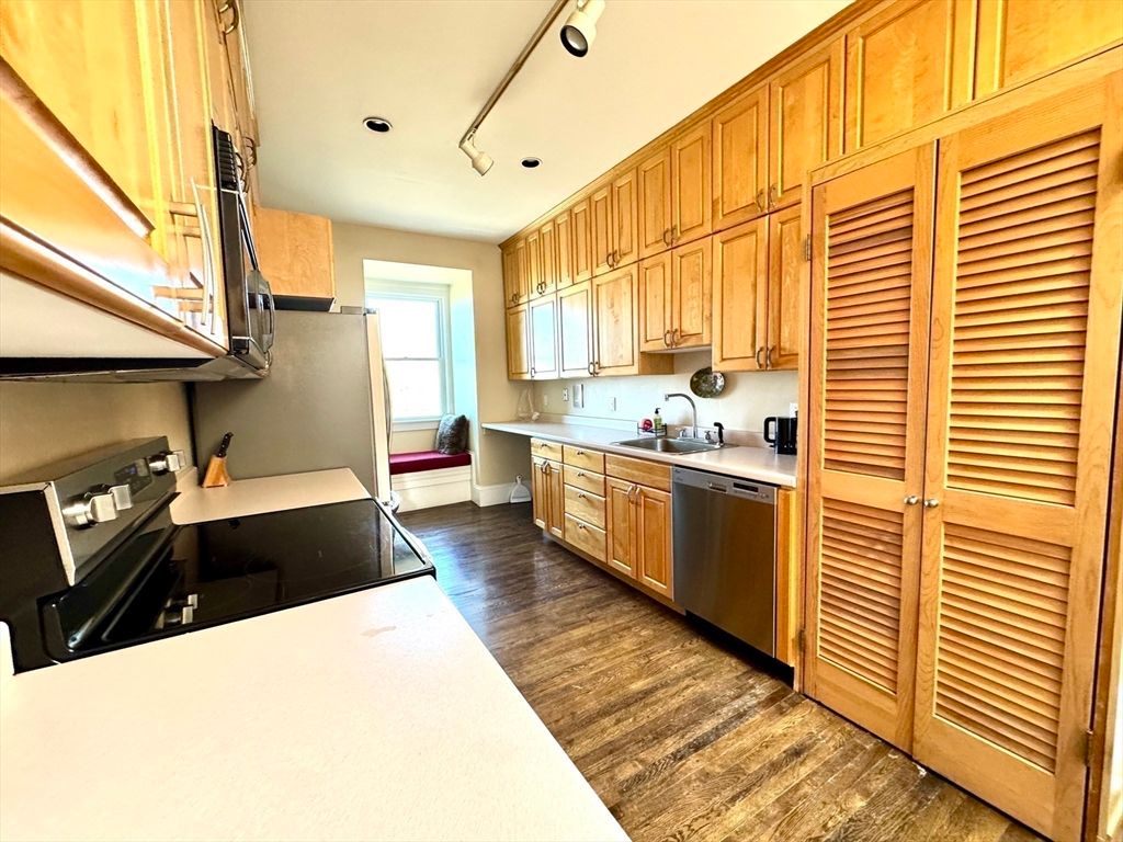 Interior, Kitchen, Recessed Lighting, Wood Texture Flooring