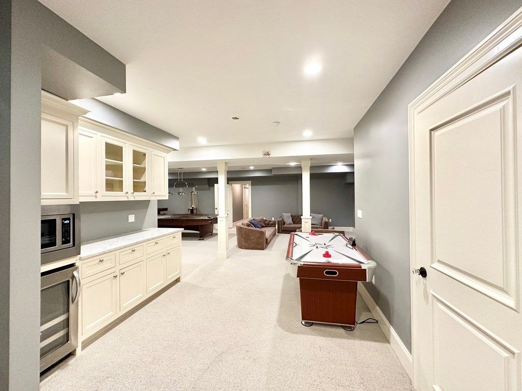 Game Room, Interior, Recessed Lighting