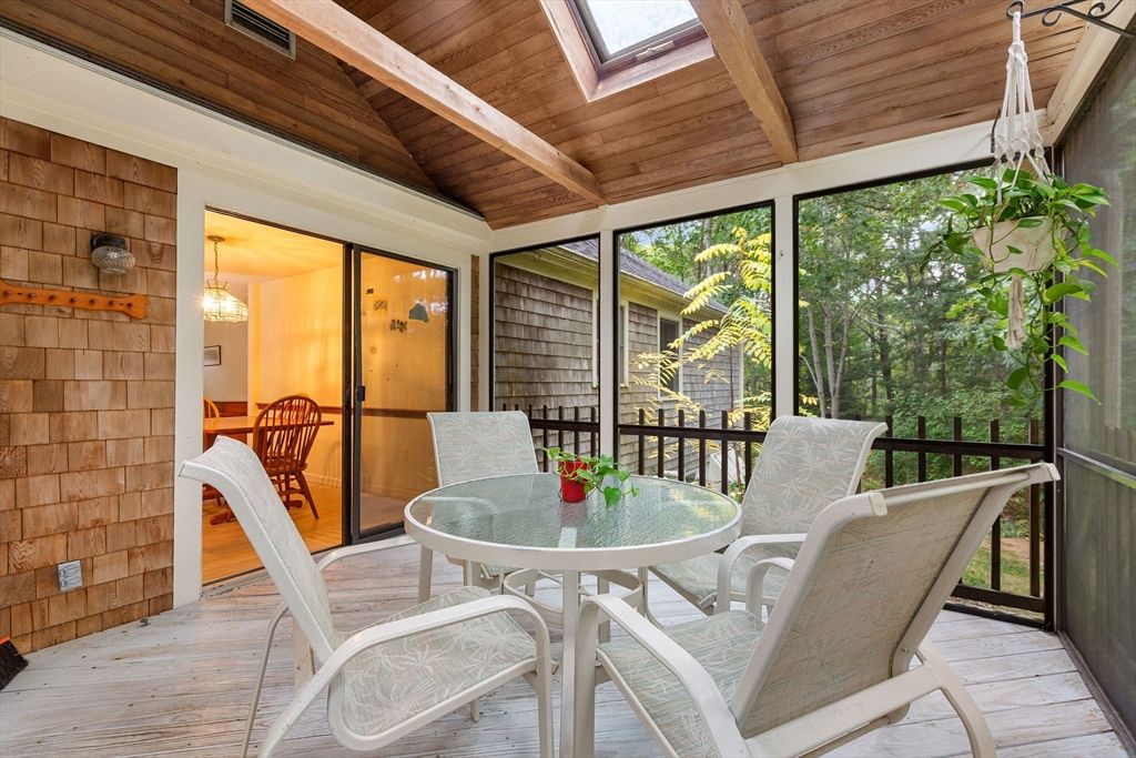 Dining room, Interior, Sun Room, Wooden Beams, Wooden Ceilings, Wood Texture Flooring, Wooden Walls