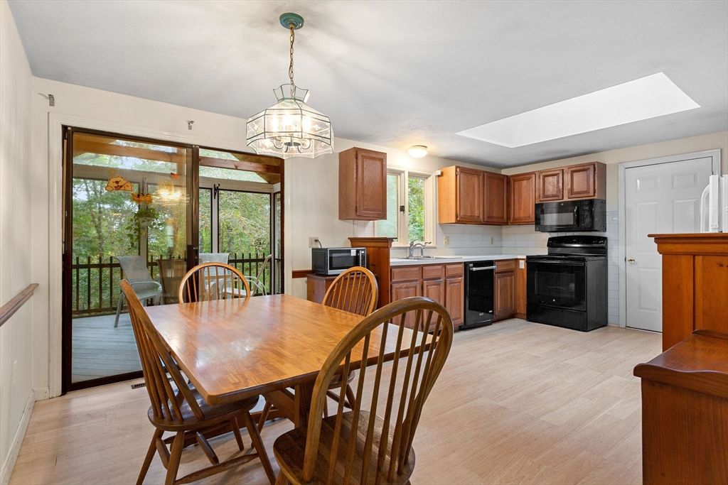 Dining room, Interior, Kitchen, Pendant Lights, Wood Texture Flooring