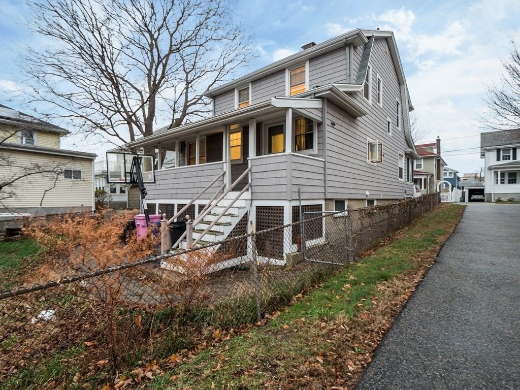 Exterior, Facade, American Foursquare