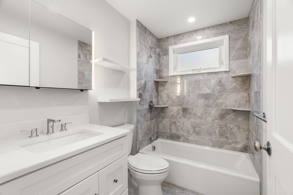 Bathroom, Interior, Recessed Lighting