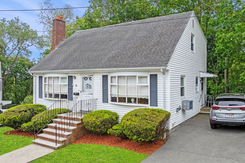 Exterior, Facade, Cape Cod