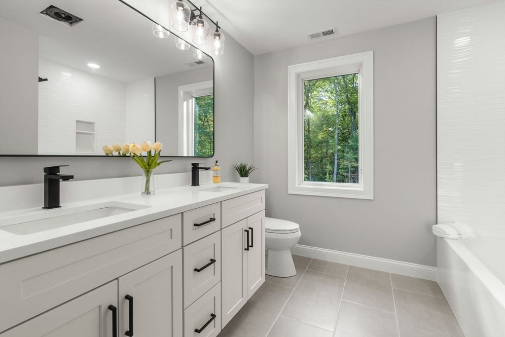 Bathroom, Dual Sink Vanities, Interior, Recessed Lighting