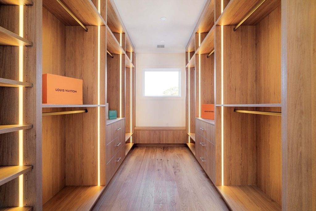 Interior, Walk-in Closets, Wood Texture Flooring