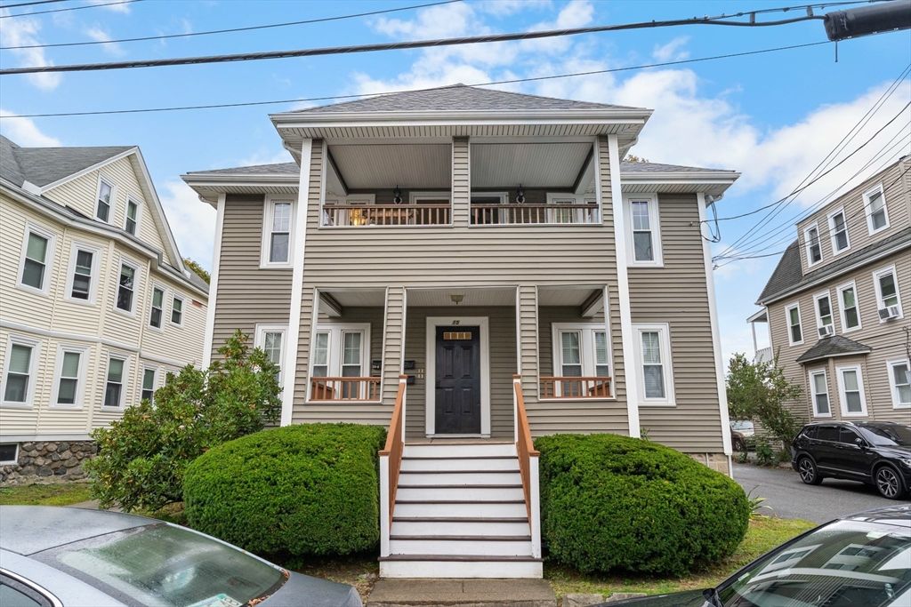 Exterior, Facade, American Foursquare