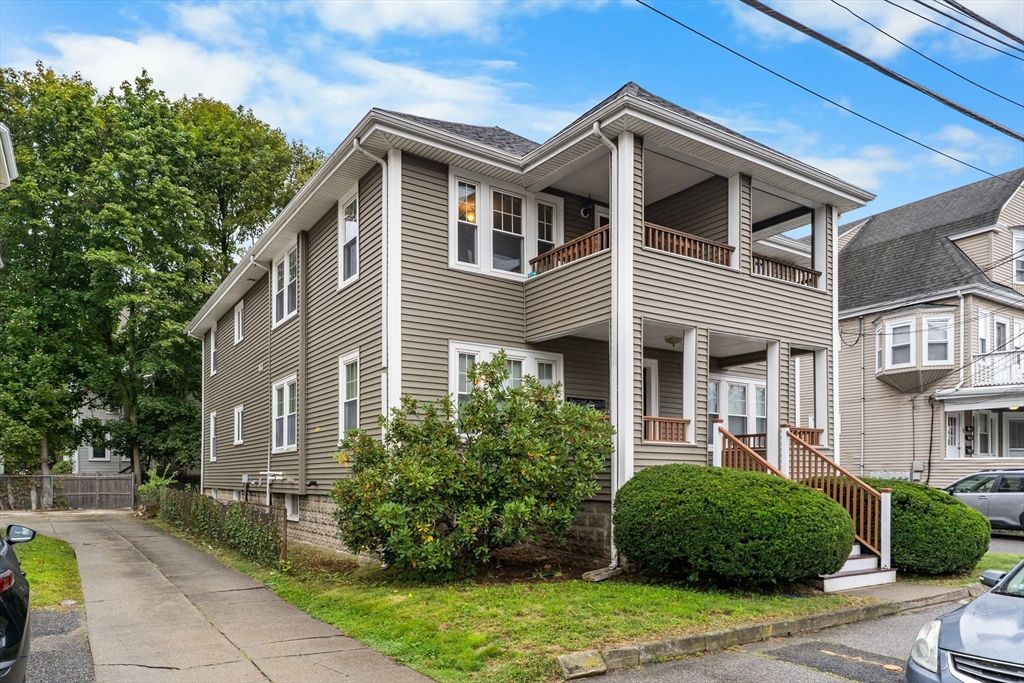 Exterior, Facade, Queen Anne Victorian