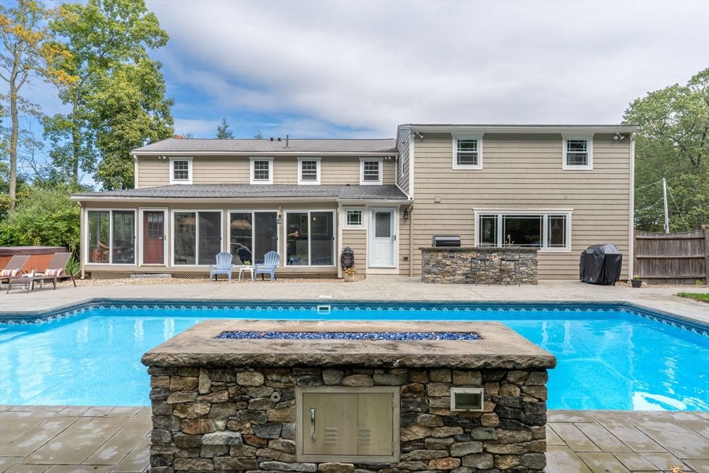 Exterior, Pool
