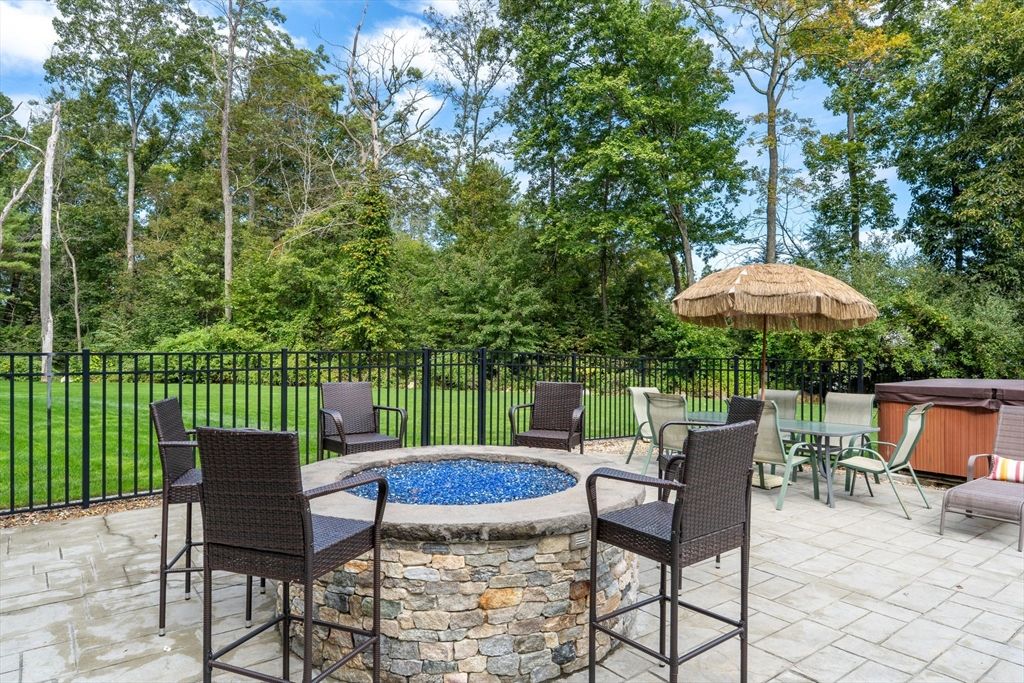 Exterior, Hot Tub, Pool
