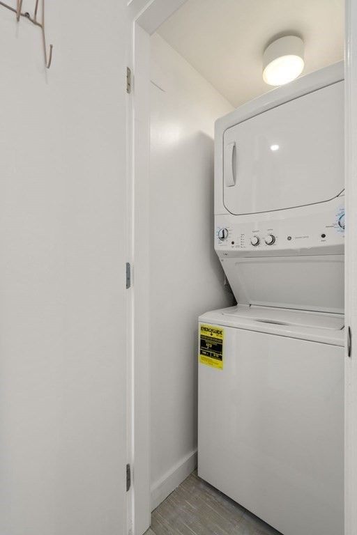 Interior, Utility Closets, Washer, Wood Texture Flooring