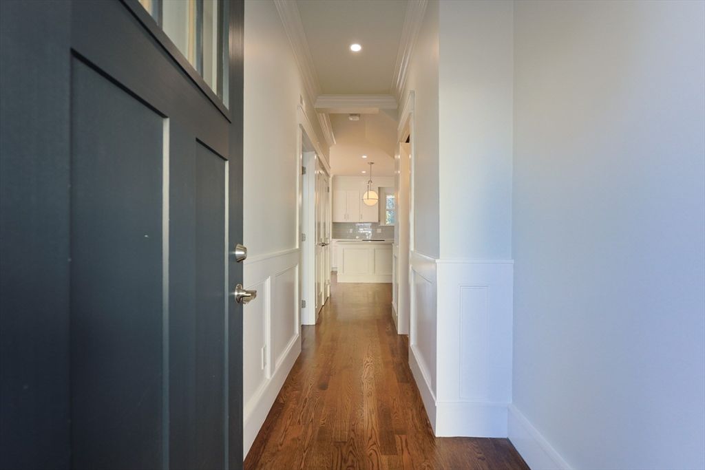 Interior, Pendant Lights, Recessed Lighting, Wood Texture Flooring
