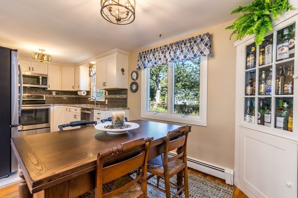 Dining room, Interior, Kitchen, Stainless Steel Appliances, Wood Texture Flooring