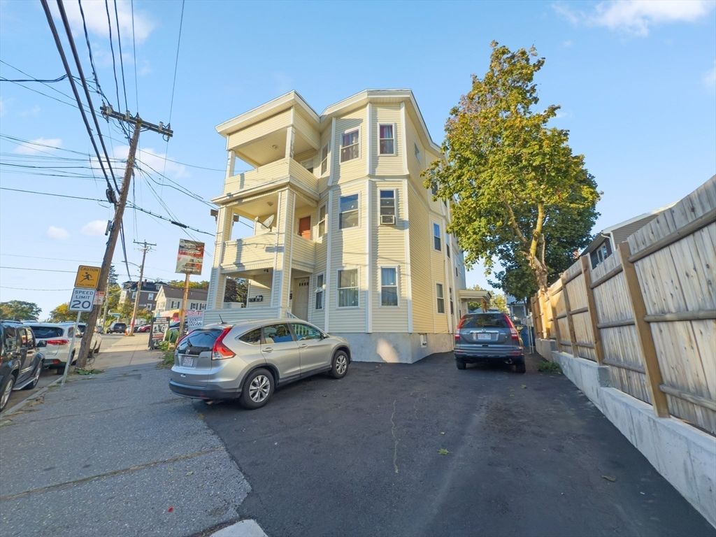 Exterior, Facade, Queen Anne Victorian