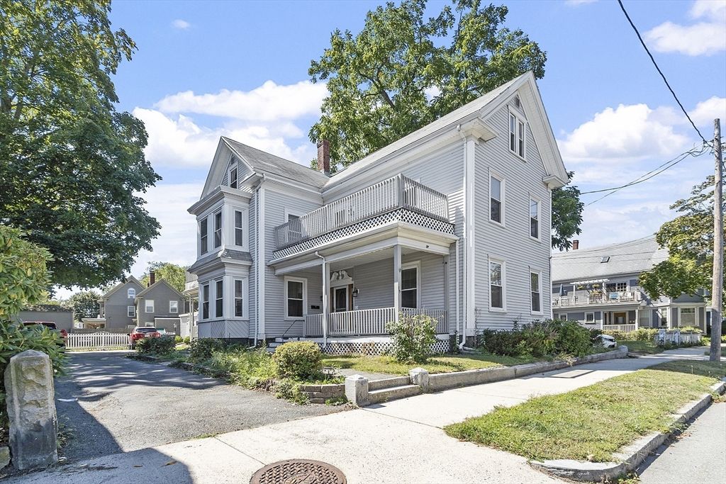 Exterior, Facade, Queen Anne Victorian