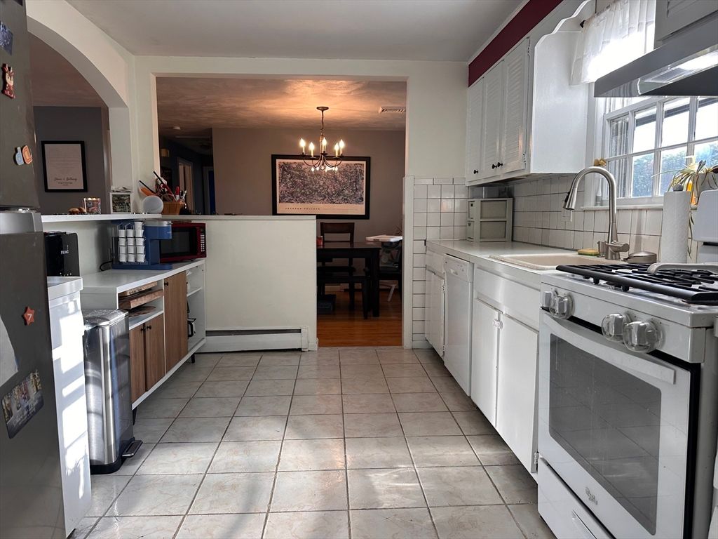 Chandelier, Dining room, Interior, Kitchen, Stainless Steel Appliances, Wood Texture Flooring