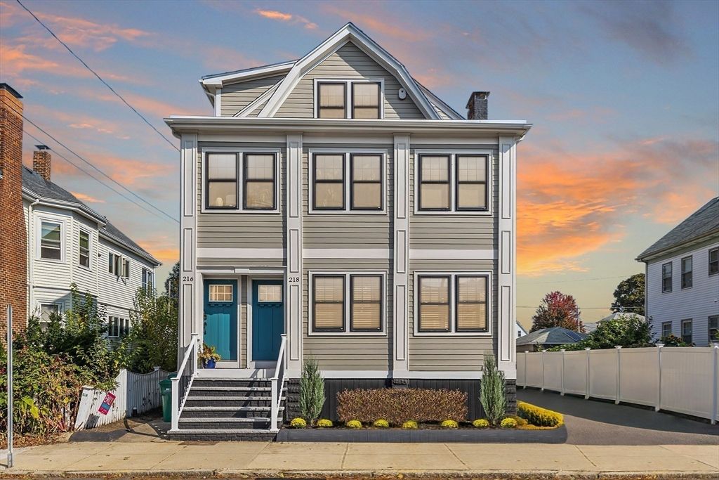 Exterior, Facade, Queen Anne Victorian