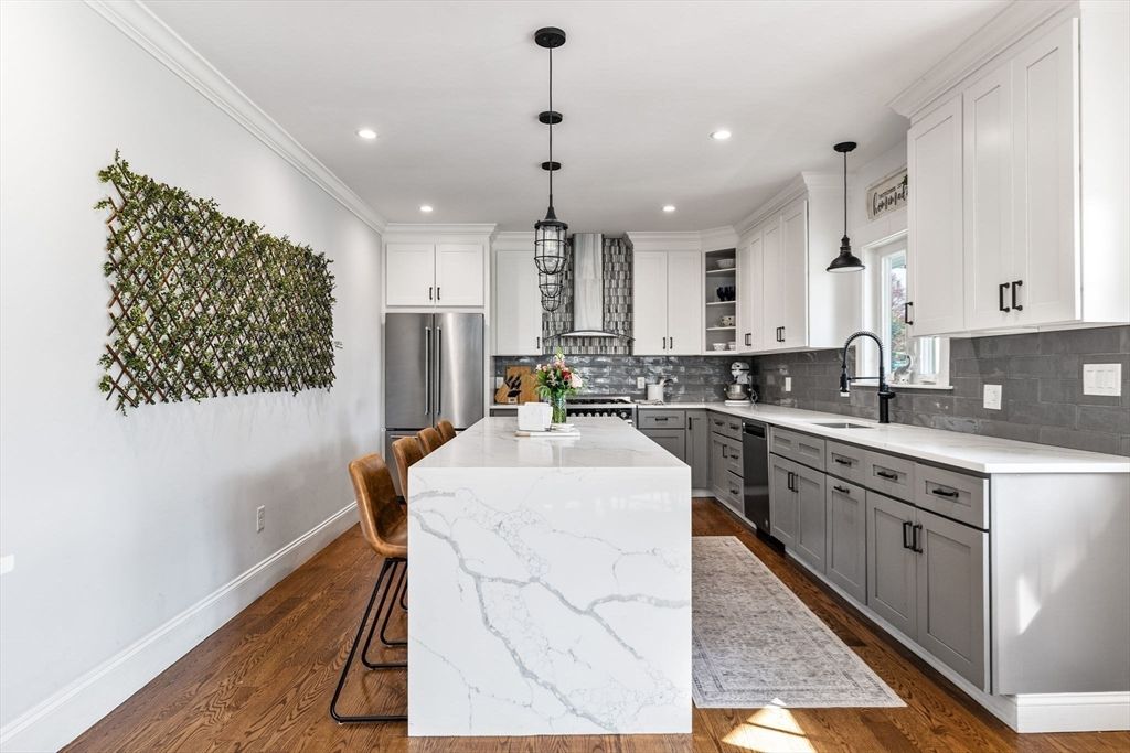 Dining room, Interior, Kitchen, Pendant Lights, Recessed Lighting, Stainless Steel Appliances, Wood Texture Flooring