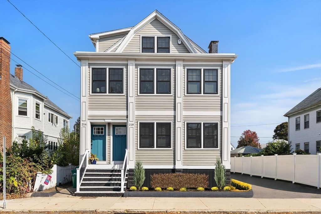 Exterior, Facade, Queen Anne Victorian