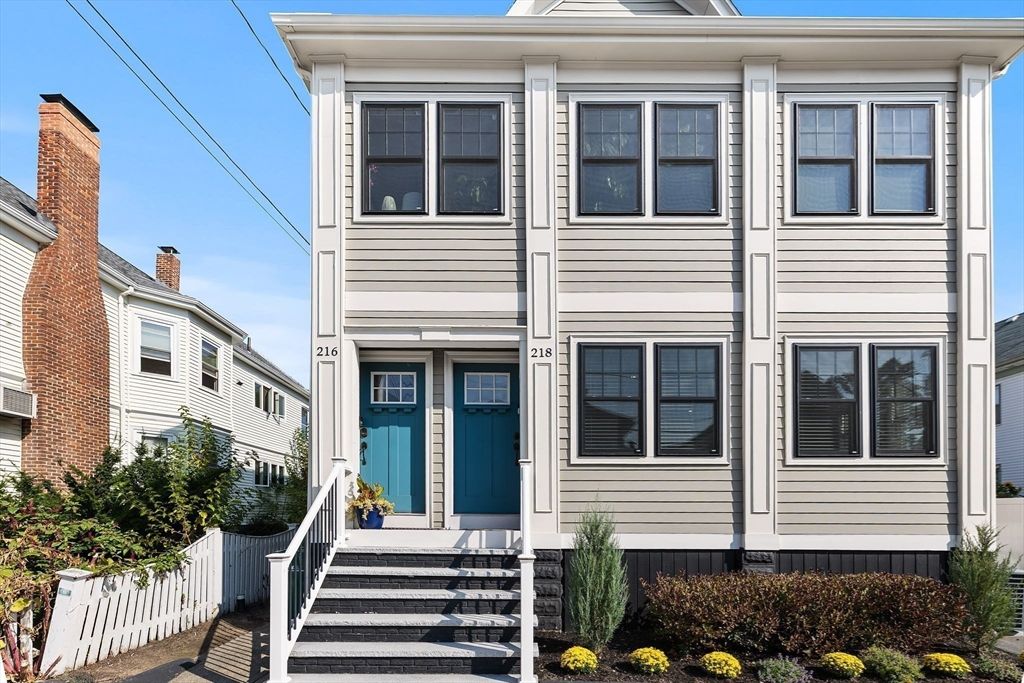 Exterior, Facade, Rowhouse