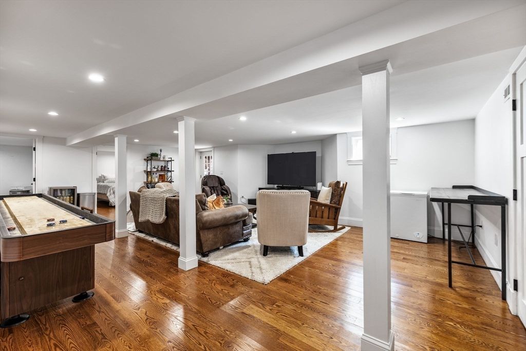 Game Room, Interior, Living room, Recessed Lighting, Wood Texture Flooring