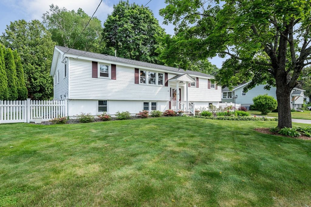 Backyard, Exterior, Facade, Raised Ranch