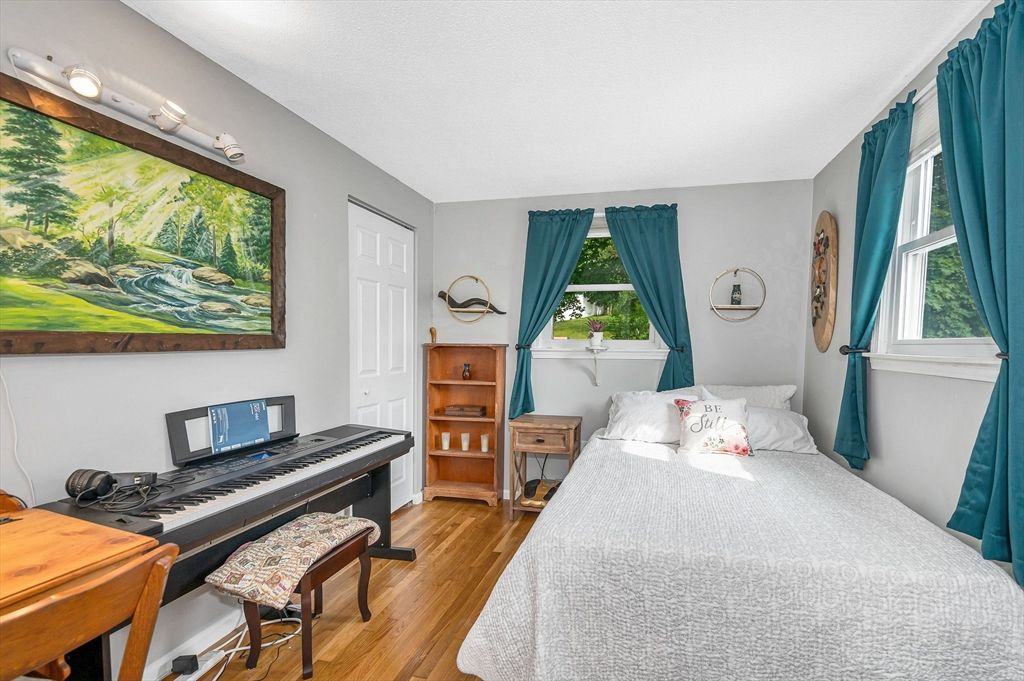 Bedroom, Interior, Piano, Wood Texture Flooring