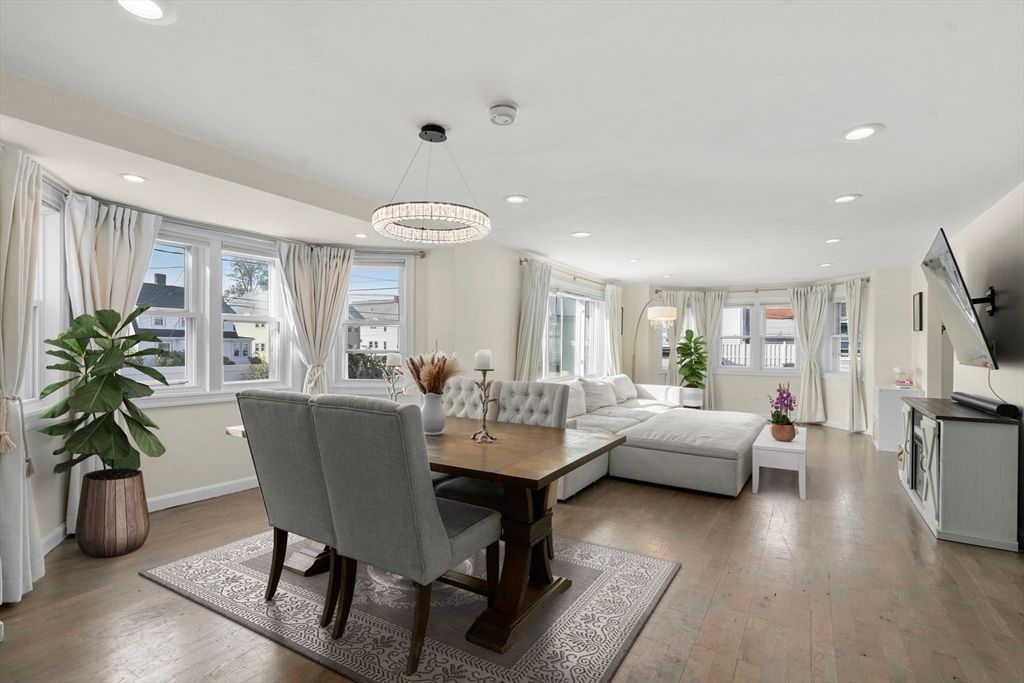 Chandelier, Dining room, Interior, Living room, Pendant Lights, Recessed Lighting, Wood Texture Flooring